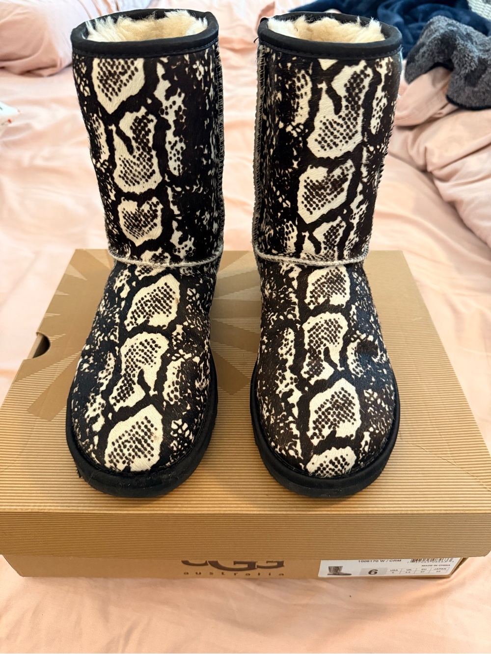 UGG W Classic Short Exotic Snake Boots - Black & Cream